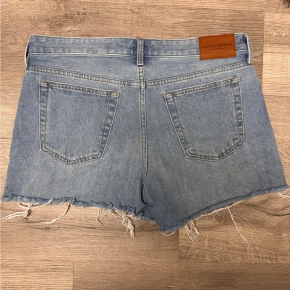 Lucky Brand Boyfriend Short - Picture 4 of 10